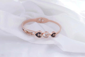 NIKOLINA HART ROSE GOLD PLATED KADA BRACELET