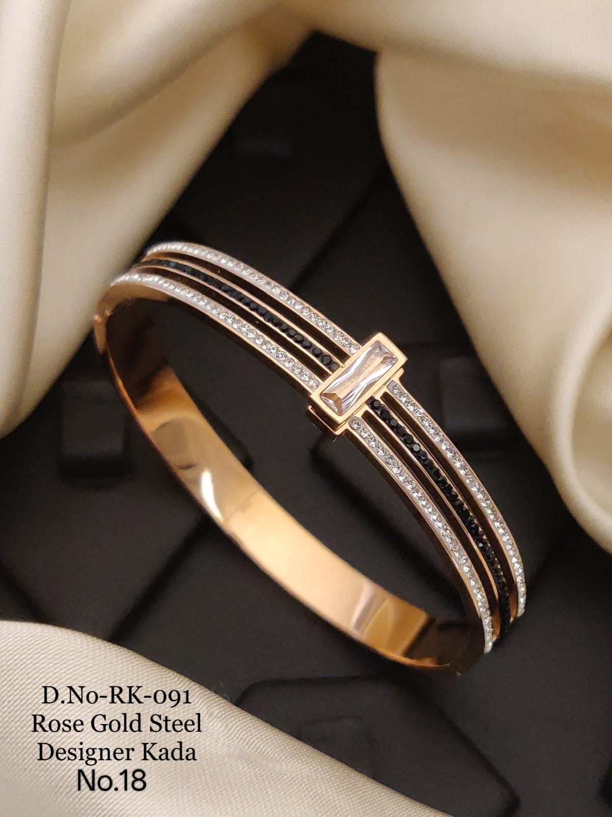 NARLA BUTTERFLY 18K GOLD PLATED KADA BRACELET