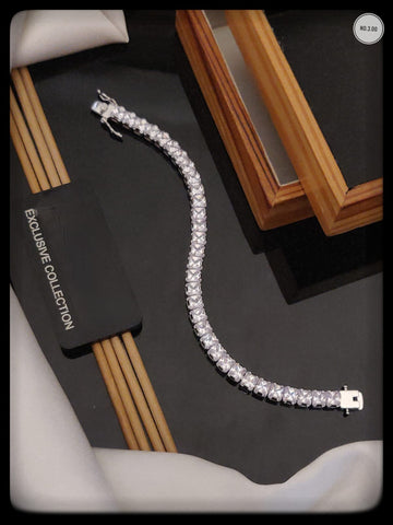 ERIN EMARALD DIAMOND SHAPE BRACELET