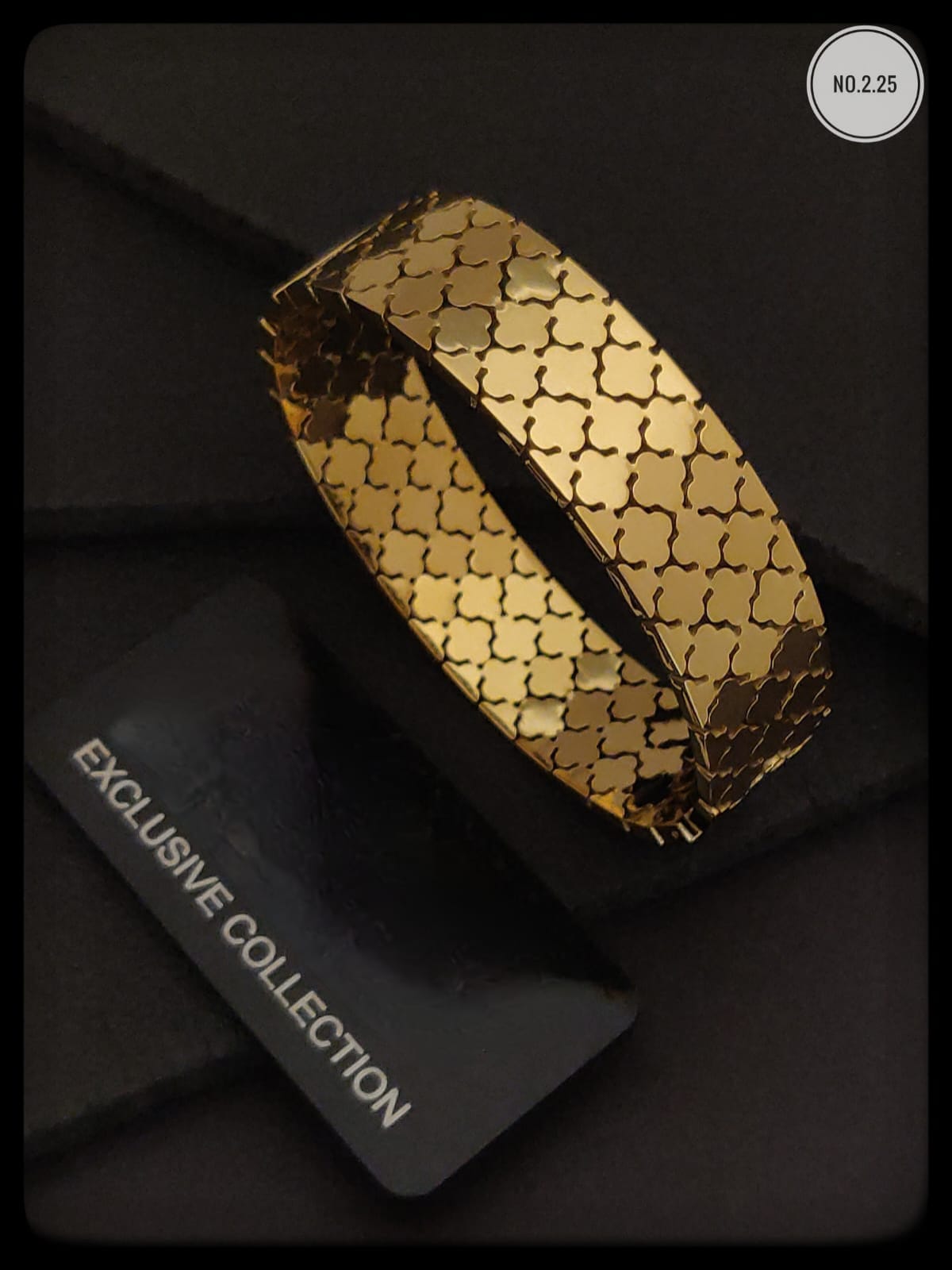 VARIANA 18K GOLD PLATED KADA BRACELET