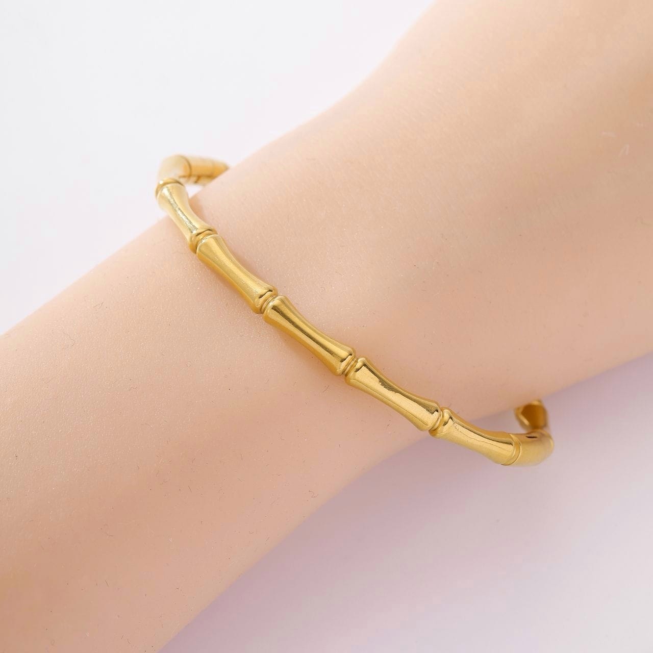 IZALEN 18K GOLD PLATED KADA BRACELET