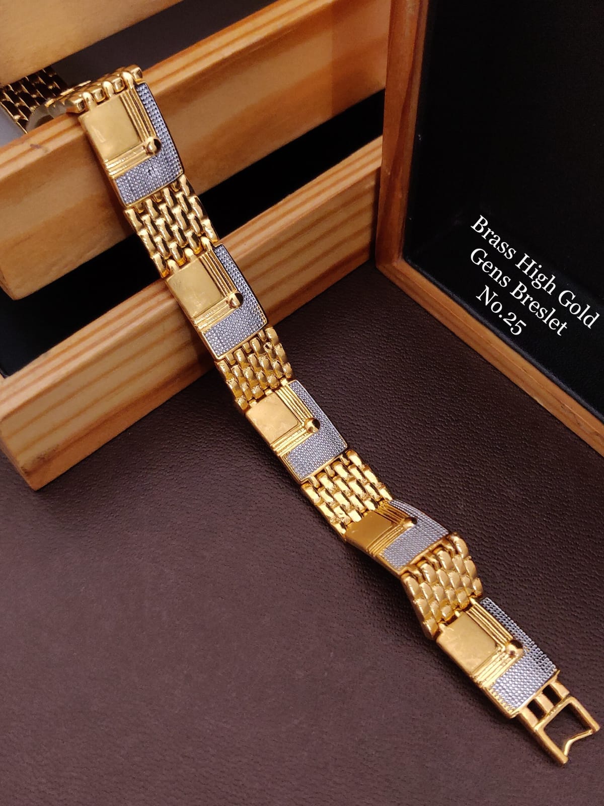 Unique Design Gold Plated Unisex Silicone Bracelet